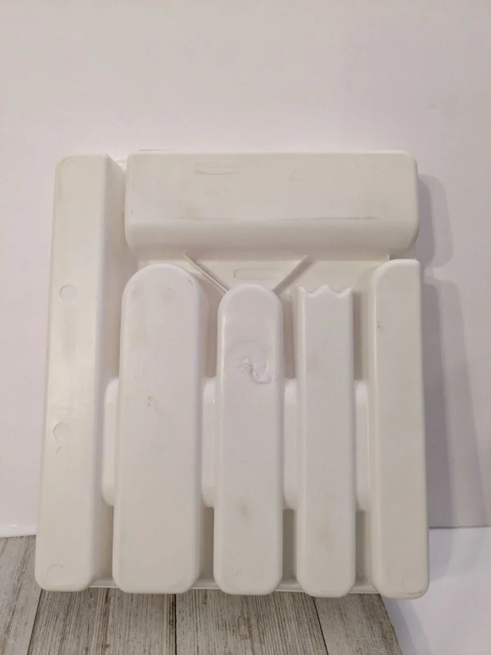 Rubbermaid White Silverware Tray Flatware Utensil Hold Drawer Organizer 2925